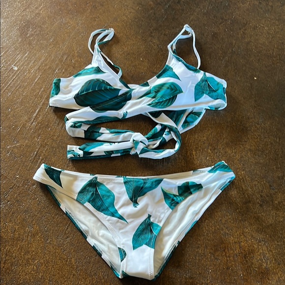 Leaf Print Bikini Set - Picture 2 of 4